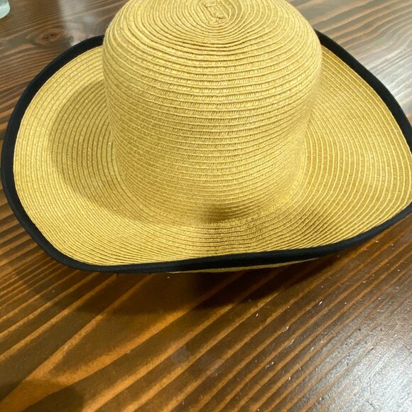 ?  Sun n\' Sand Straw Sun Hat w/ Black Edge